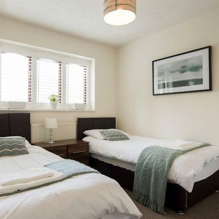 Spacious House, Sleeps 7 People Reading Exteriér fotografie