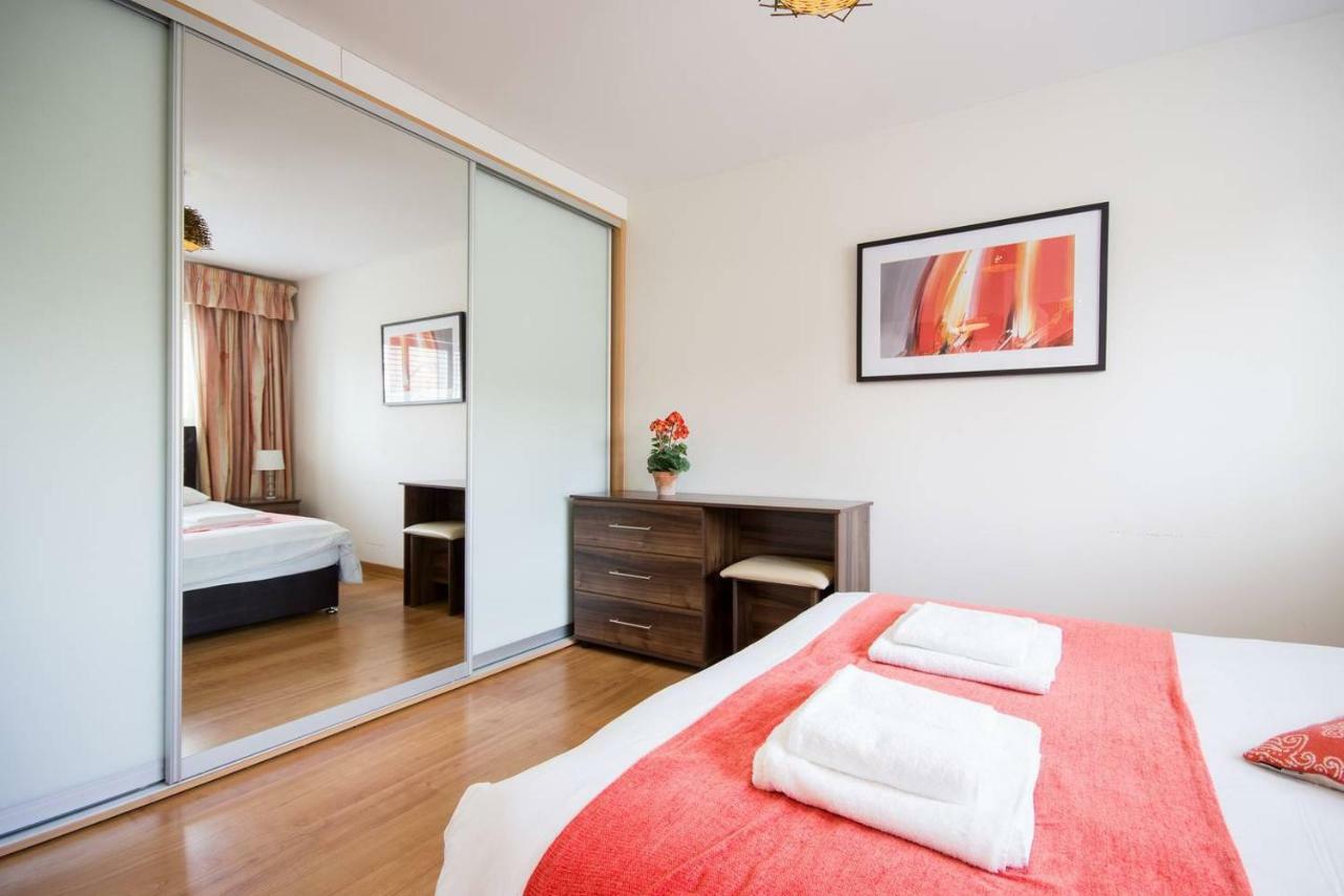 Spacious House, Sleeps 7 People Reading Exteriér fotografie