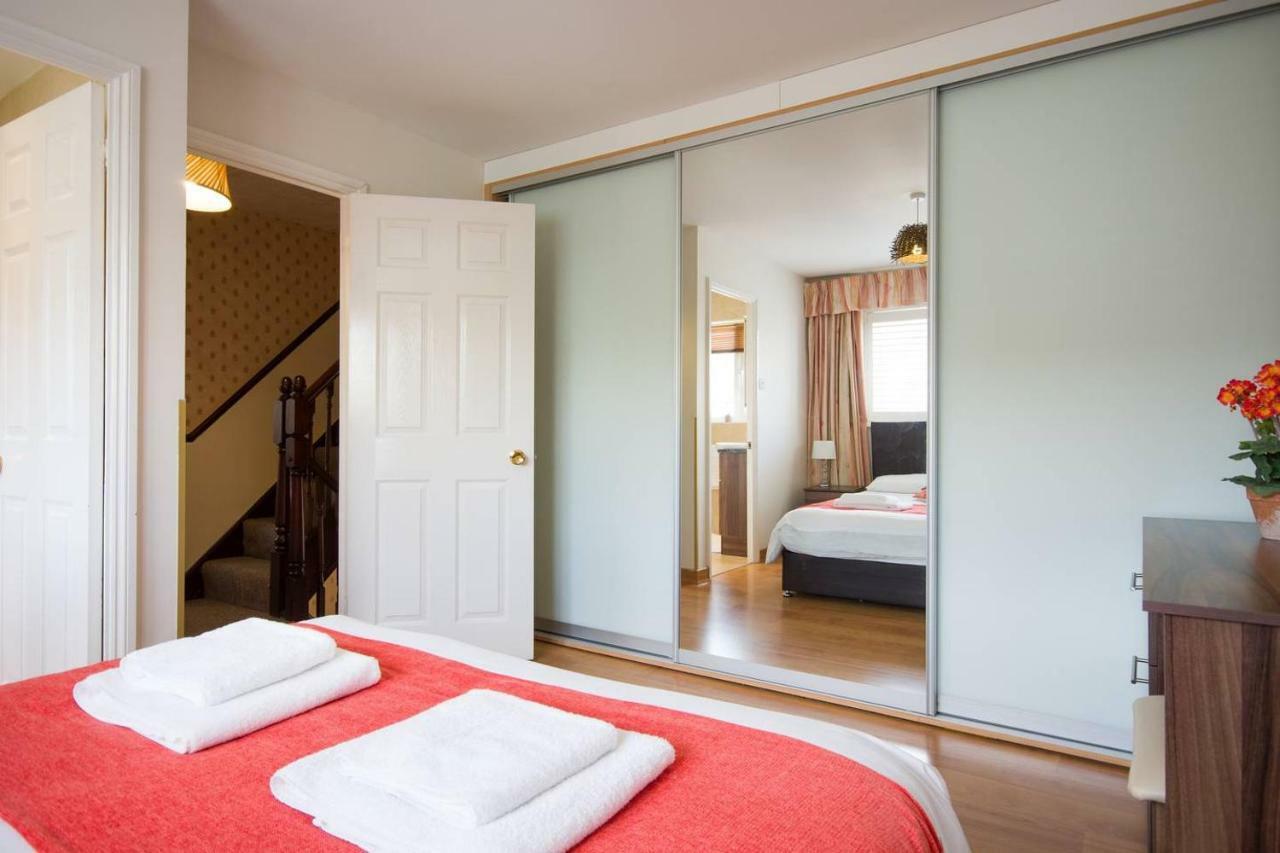 Spacious House, Sleeps 7 People Reading Exteriér fotografie