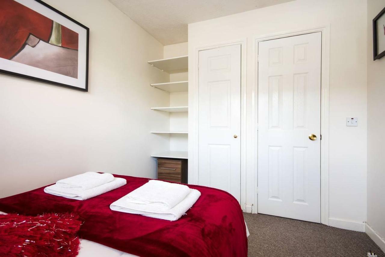 Spacious House, Sleeps 7 People Reading Exteriér fotografie