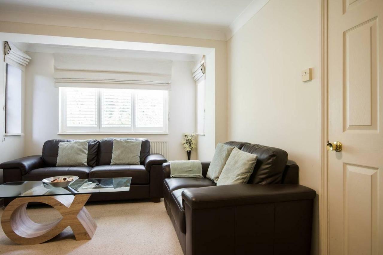 Spacious House, Sleeps 7 People Reading Exteriér fotografie
