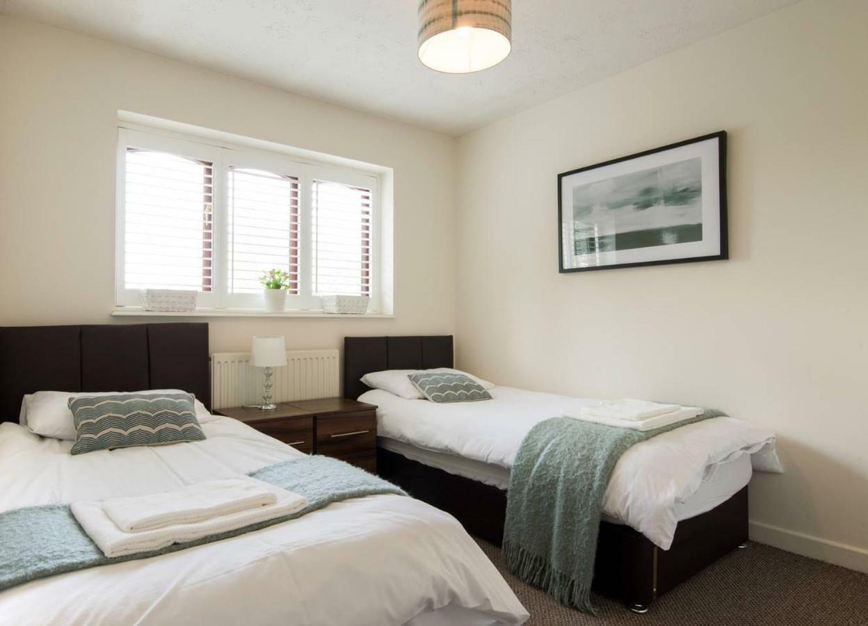 Spacious House, Sleeps 7 People Reading Exteriér fotografie